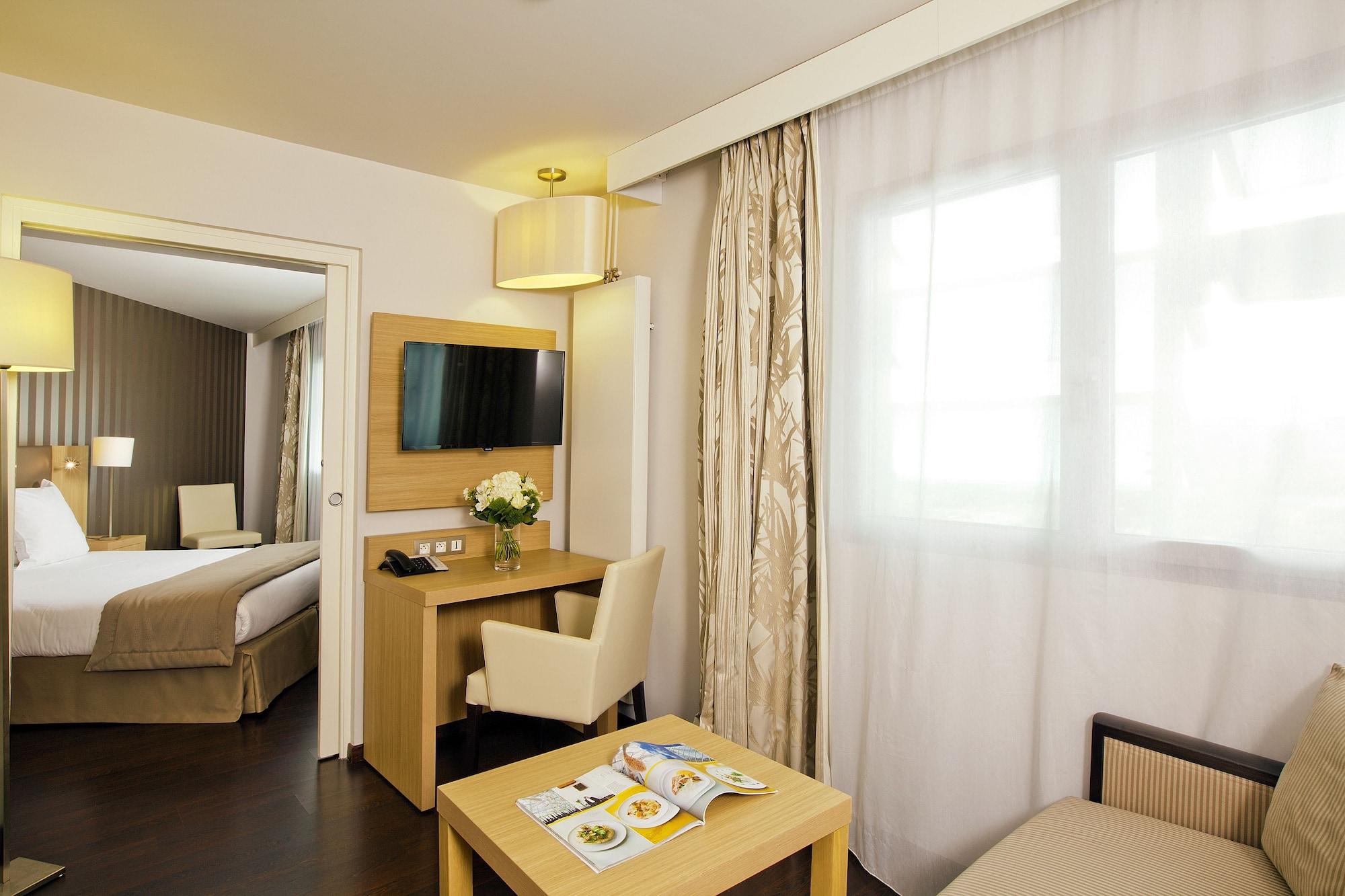 Residhome Berges De La Loire Aparthotel